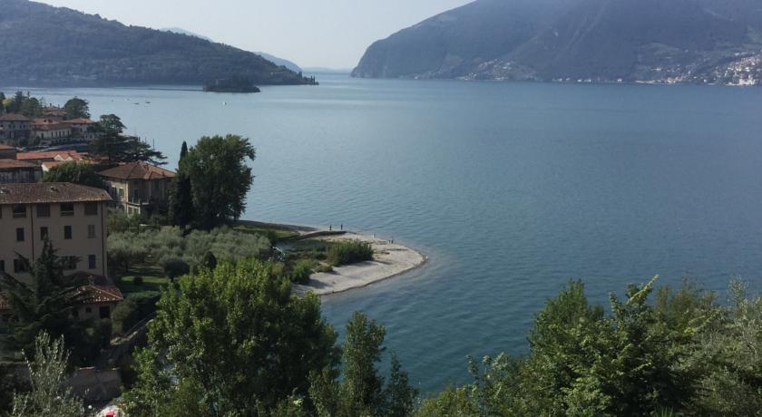 Vila Casatragliulivi Marone Pokoj fotografie