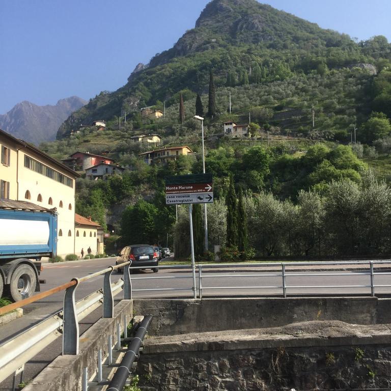Vila Casatragliulivi Marone Exteriér fotografie